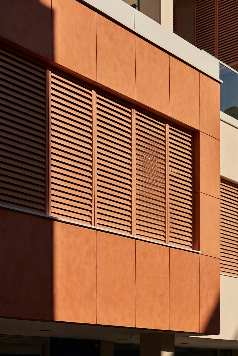 Pose de façade ventilée en terre cuite par RBS Bât