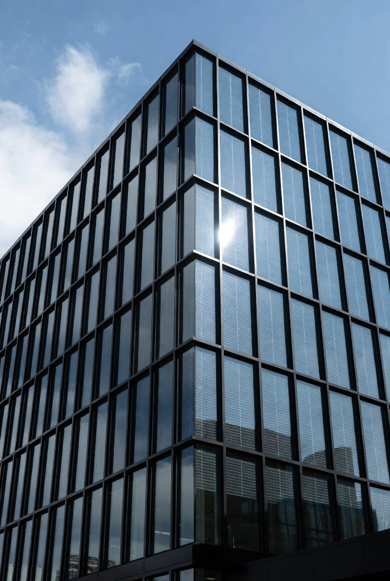 Installation de façade solaire active photovoltaïque RBS B